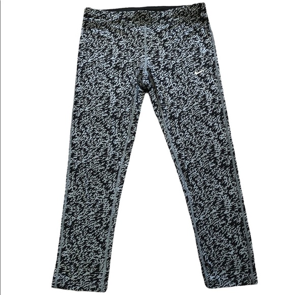Nike Pronto Essential Running Crop Leggings/Tights Size Medium - Picture 2 of 8